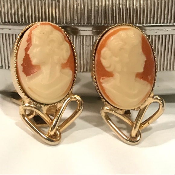 Vintage Baroque cameo Victorian Style Gold Tone Earrings - Picture 4 of 14